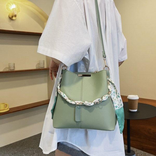 Popular Large-capacity Bucket Bag for Women 2022 New Fashion Messenger Bag Niche Casual Commuter Shoulder Bag Designer Bag - Image 4