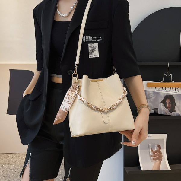Popular Large-capacity Bucket Bag for Women 2022 New Fashion Messenger Bag Niche Casual Commuter Shoulder Bag Designer Bag - Image 5